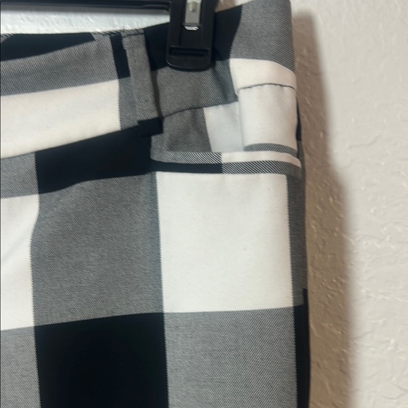New York & Company Stylish Black and White Checkered Women's Pants - Picture 3 of 6
